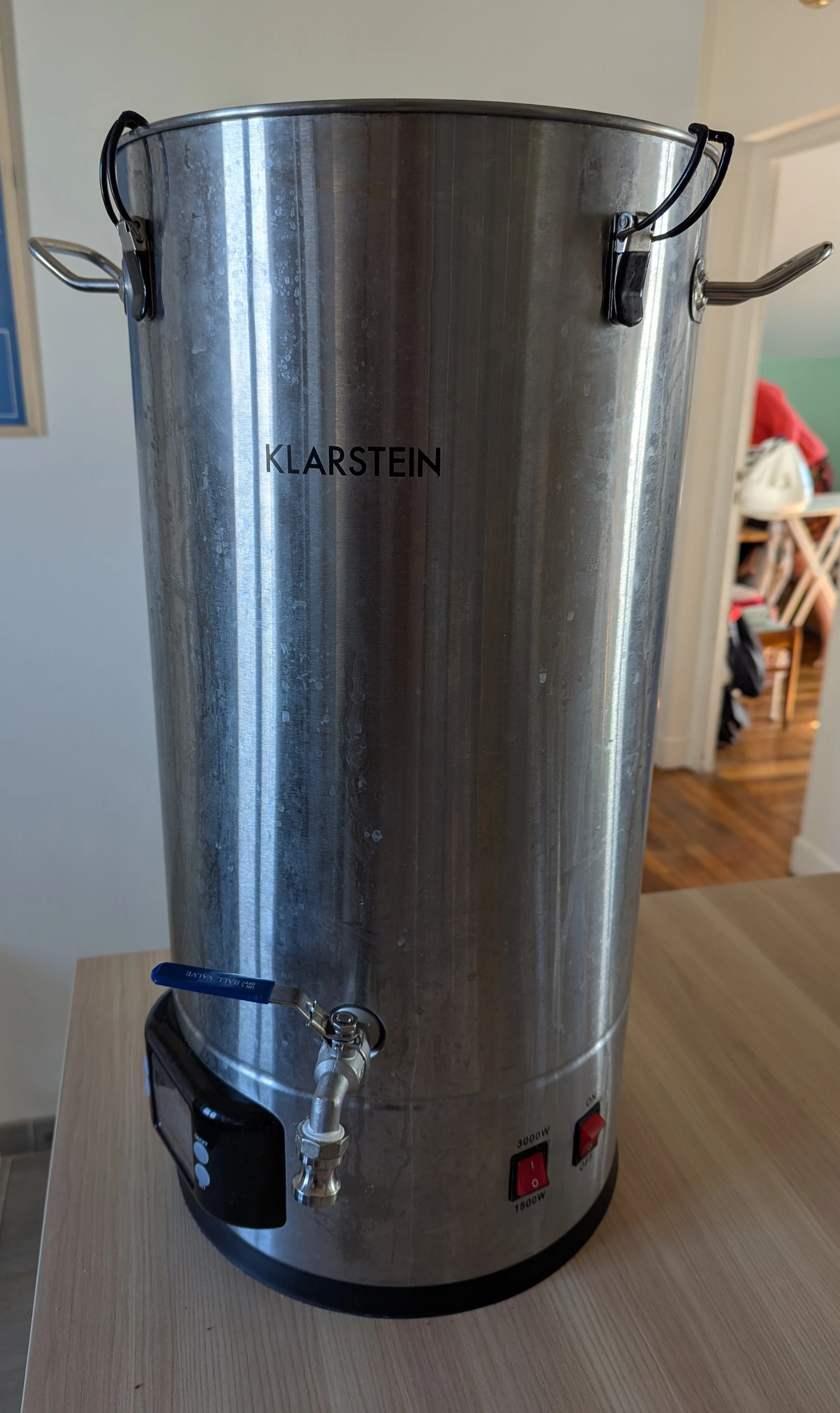 A photograph of the klarstein brewing tank